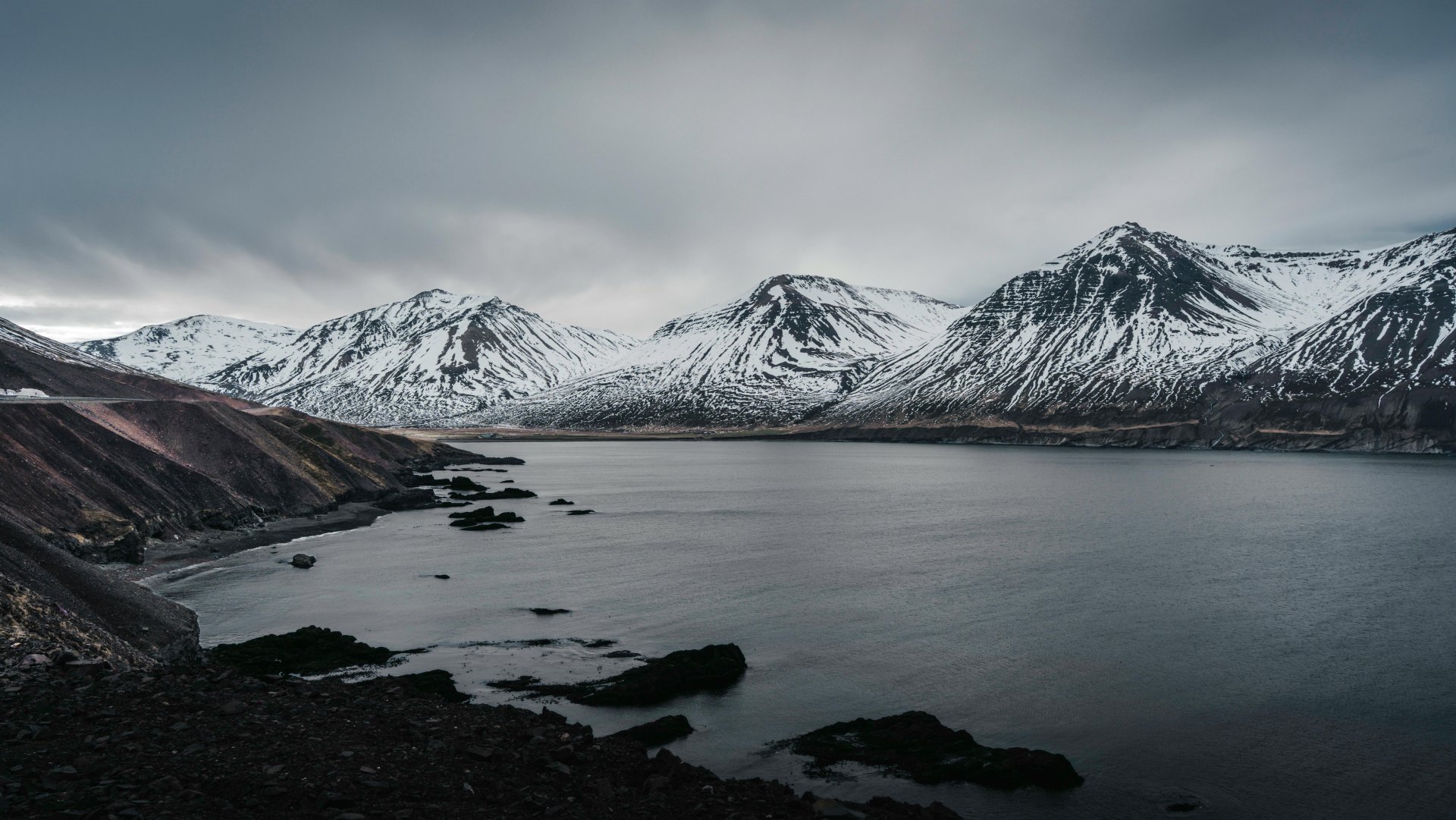 Undirritun aðalmiðlarasamninga